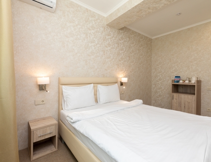 Делюкс 2-местный 2-комнатный без балкона вид на парк - Парк-отель «Кавказ» Гагра