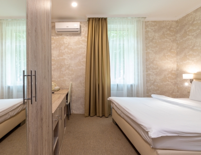 Улучшенный 2-местный 1-комнатный без балкона (вид на парк) - Парк-отель «Кавказ» Гагра