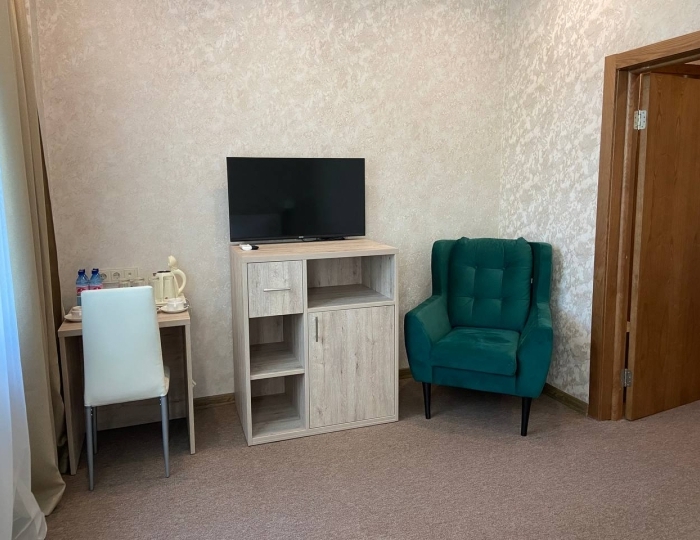 Сюит 2-местный 3-комнатный без балкона вид на парк - Парк-отель «Кавказ» Гагра