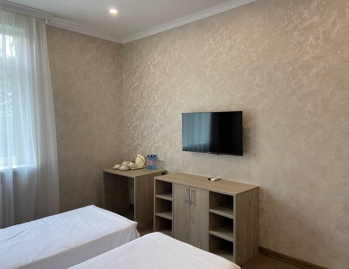 Сюит 2-местный 3-комнатный без балкона вид на парк - Парк-отель «Кавказ» Гагра