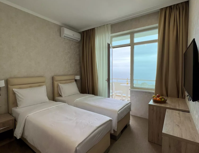 Семейный 2-местный 2-комнатный с балконом вид на море - Парк-отель «Кавказ» Гагра